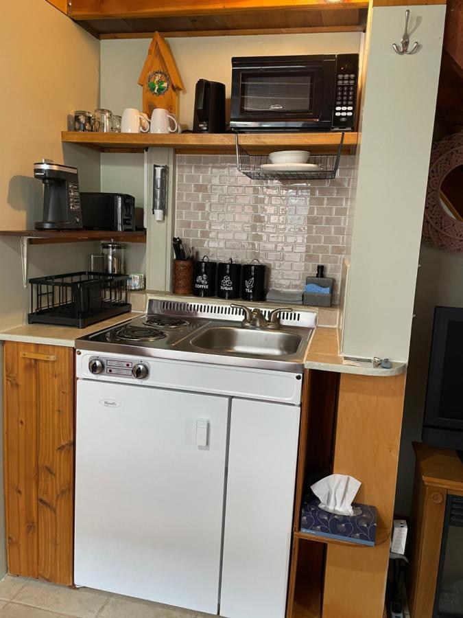 Luna Bed & Breakfast Grand Forks Bagian luar foto