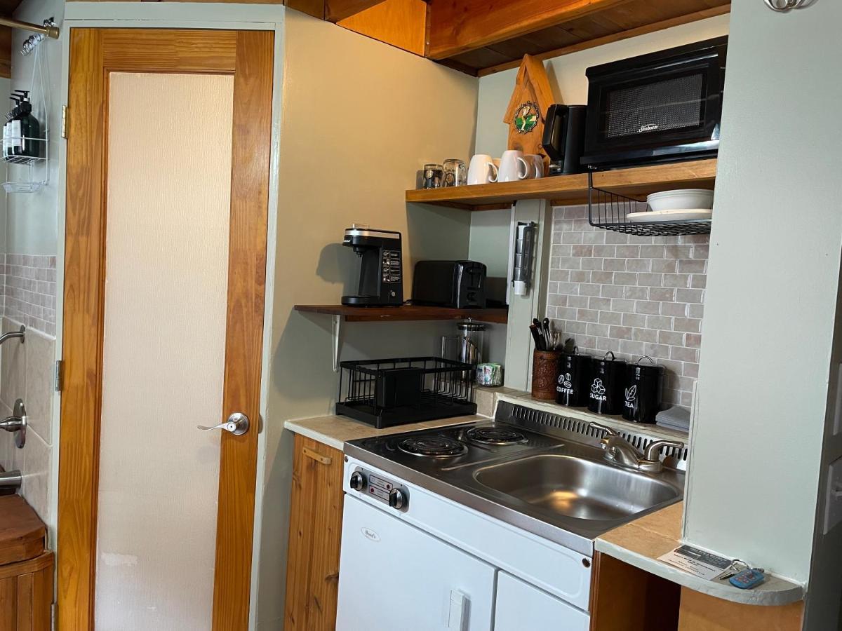 Luna Bed & Breakfast Grand Forks Bagian luar foto