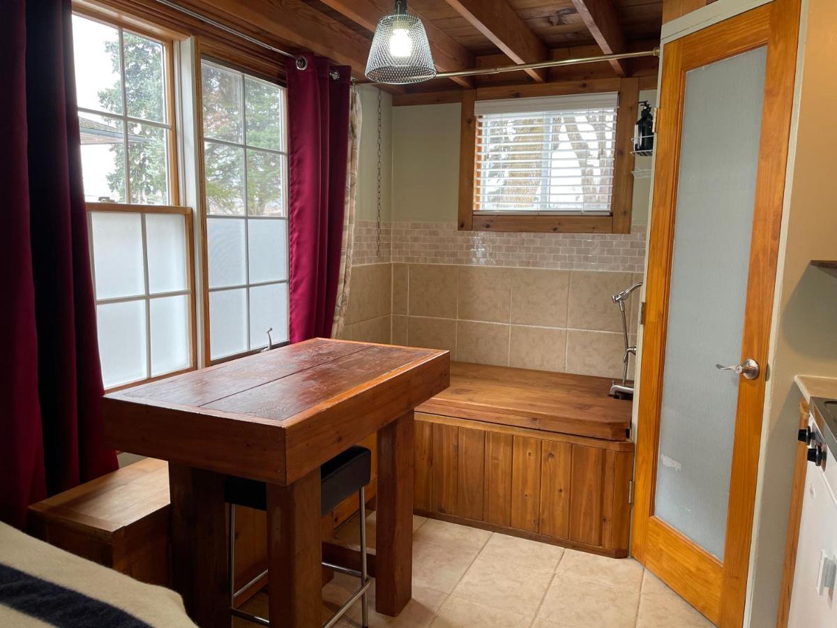 Luna Bed & Breakfast Grand Forks Bagian luar foto