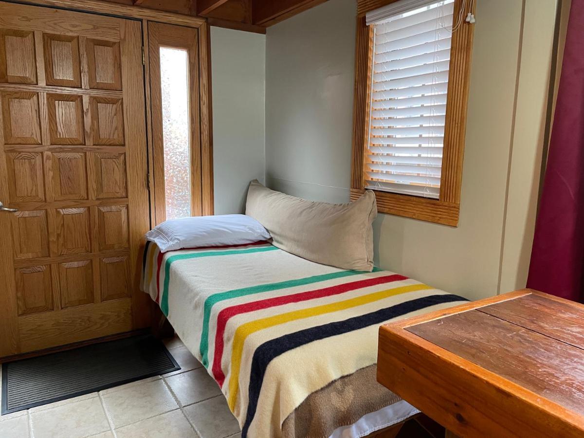 Luna Bed & Breakfast Grand Forks Bagian luar foto