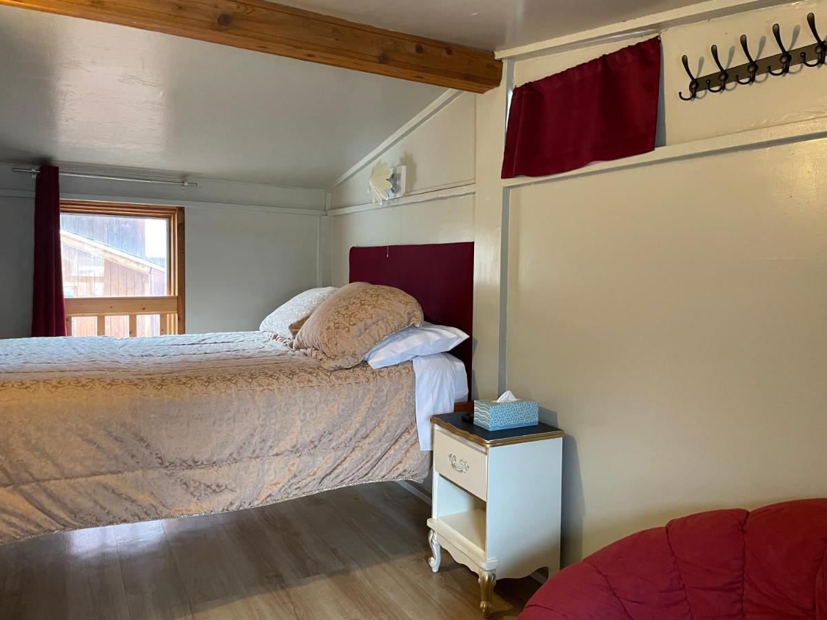 Luna Bed & Breakfast Grand Forks Bagian luar foto