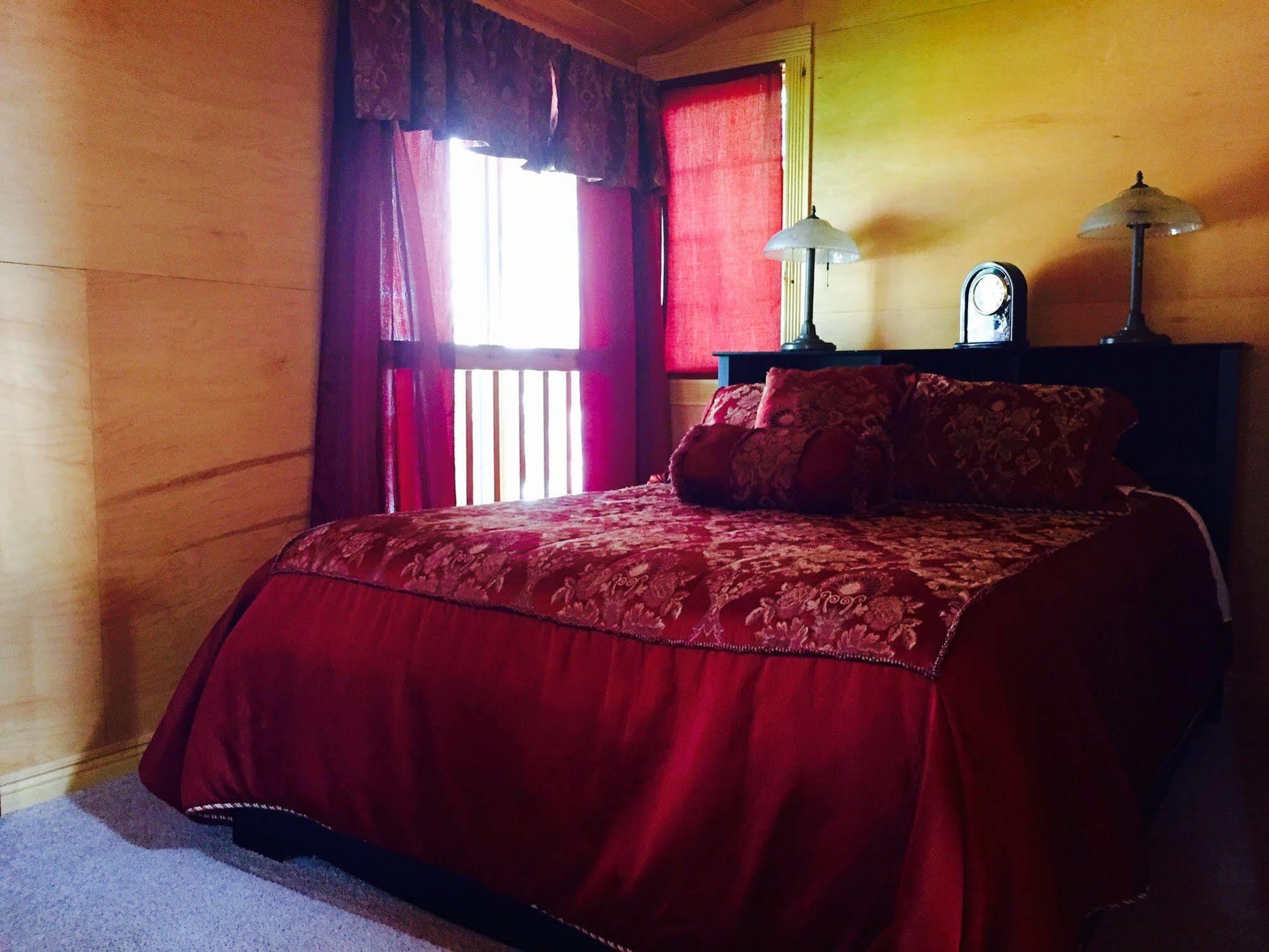 Luna Bed & Breakfast Grand Forks Bagian luar foto