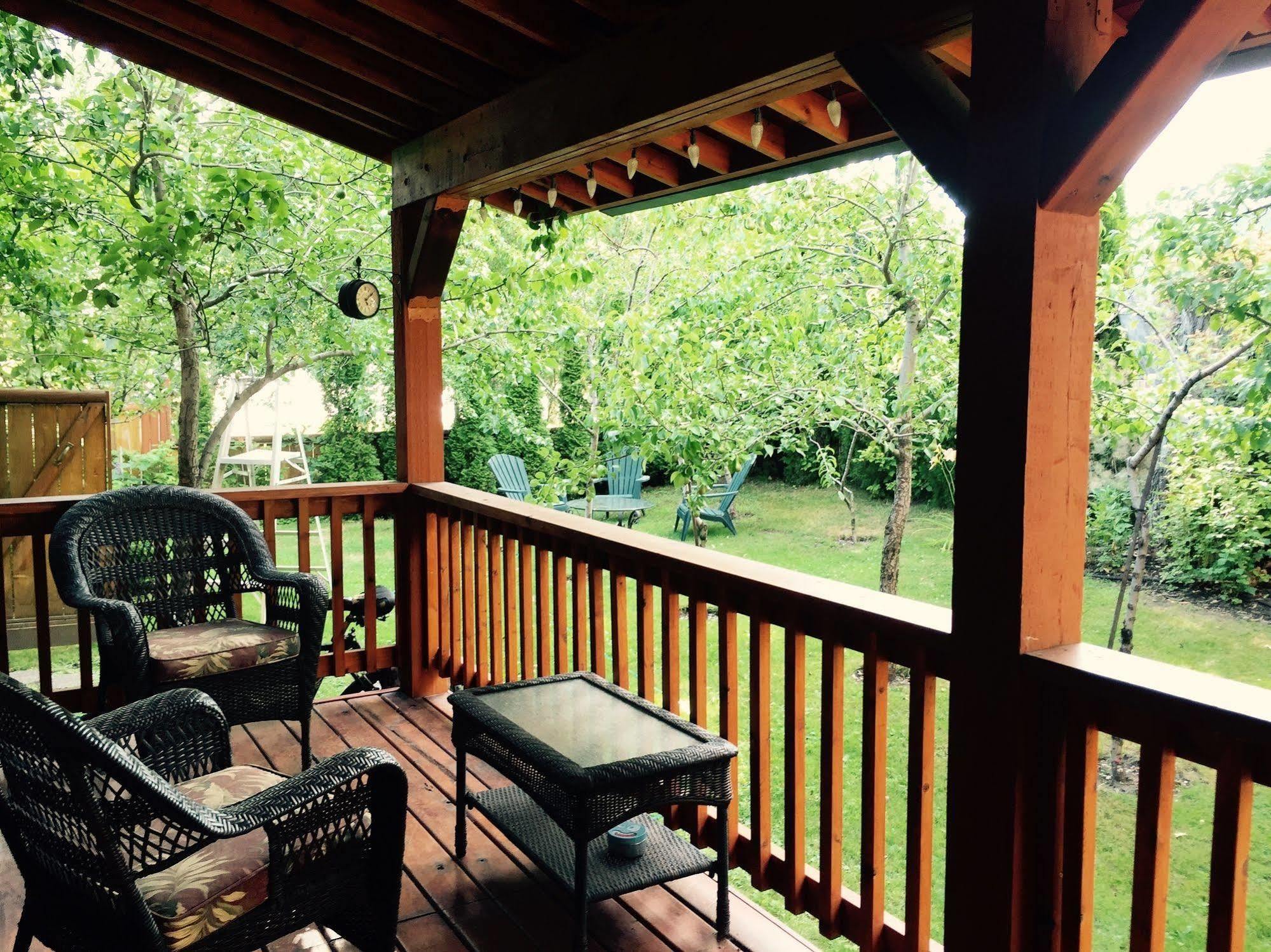 Luna Bed & Breakfast Grand Forks Bagian luar foto